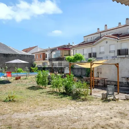 Charming Near With Shared Pool Villa *