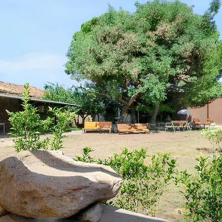 Villa Charming Near With Shared Pool