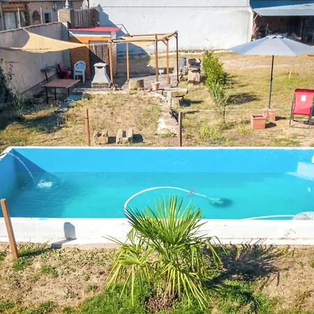 Villa Charming Near With Shared Pool *