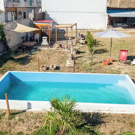 Charming Near With Shared Pool Villa